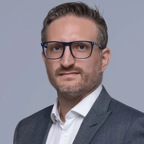 Portrait d'Alexandre Laprévotte, fondateur du cabinet Laprévotte Immobilier